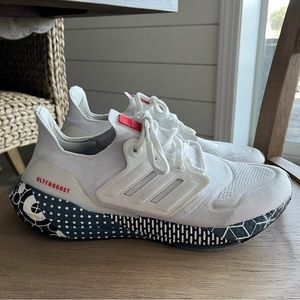Adidas Ultraboost Sneaker (Men’s 10.5) 2022 edition